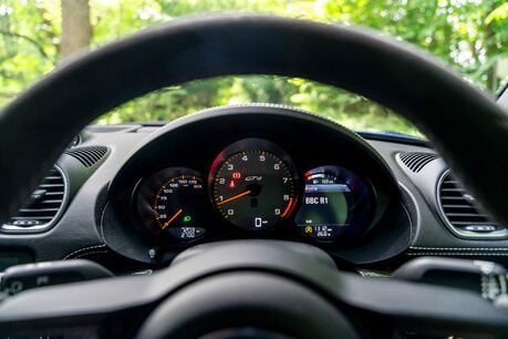 Porsche Cayman GT4 WARRANTY. FULL PSH. 18-WAY ELECTRIC SEATS. CARBON INTERIOR. BOSE 14