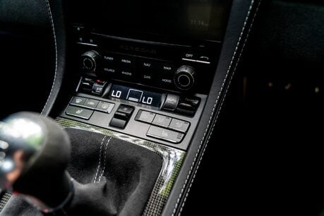 Porsche Cayman GT4 WARRANTY. FULL PSH. 18-WAY ELECTRIC SEATS. CARBON INTERIOR. BOSE 13