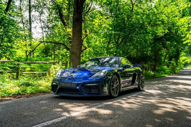 Porsche Cayman GT4 WARRANTY. FULL PSH. 18-WAY ELECTRIC SEATS. CARBON INTERIOR. BOSE 1