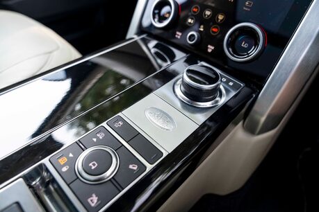 Land Rover Range Rover SDV6 WESTMINSTER EDITION. BLACK PACK. 22S. OPENING PANORAMIC ROOF 21