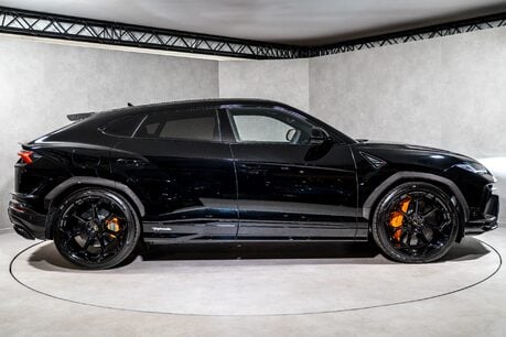 Lamborghini Urus V8 PERFORMANTE. FULL PPF. PANORAMIC ROOF. HEATED, COOLED & MASSAGE SEATS. 7