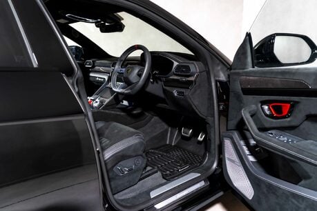Lamborghini Urus V8 PERFORMANTE. FULL PPF. PANORAMIC ROOF. HEATED, COOLED & MASSAGE SEATS. 11