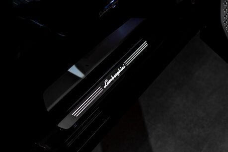 Lamborghini Urus V8 PERFORMANTE. FULL PPF. PANORAMIC ROOF. HEATED, COOLED & MASSAGE SEATS. 63