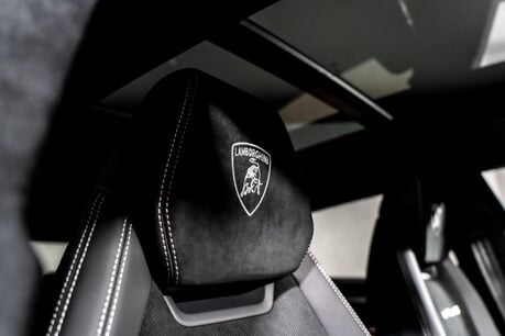 Lamborghini Urus V8 PERFORMANTE. FULL PPF. PANORAMIC ROOF. HEATED, COOLED & MASSAGE SEATS. 19