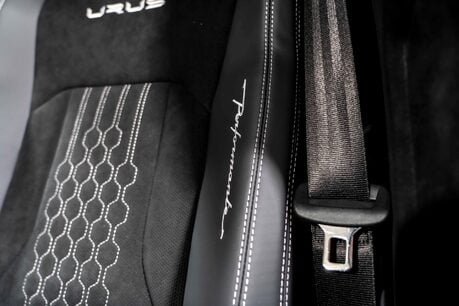 Lamborghini Urus V8 PERFORMANTE. FULL PPF. PANORAMIC ROOF. HEATED, COOLED & MASSAGE SEATS. 18