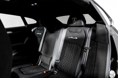 Lamborghini Urus V8 PERFORMANTE. FULL PPF. PANORAMIC ROOF. HEATED, COOLED & MASSAGE SEATS. 21