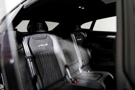 Lamborghini Urus V8 PERFORMANTE. FULL PPF. PANORAMIC ROOF. HEATED, COOLED & MASSAGE SEATS. 20