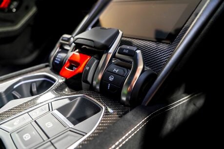 Lamborghini Urus V8 PERFORMANTE. FULL PPF. PANORAMIC ROOF. HEATED, COOLED & MASSAGE SEATS. 42