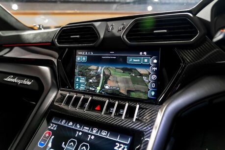 Lamborghini Urus V8 PERFORMANTE. FULL PPF. PANORAMIC ROOF. HEATED, COOLED & MASSAGE SEATS. 53