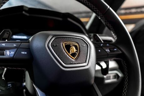 Lamborghini Urus V8 PERFORMANTE. FULL PPF. PANORAMIC ROOF. HEATED, COOLED & MASSAGE SEATS. 50