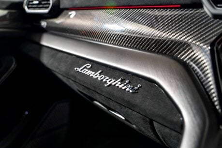 Lamborghini Urus V8 PERFORMANTE. FULL PPF. PANORAMIC ROOF. HEATED, COOLED & MASSAGE SEATS. 58