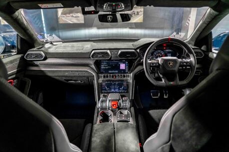Lamborghini Urus V8 PERFORMANTE. FULL PPF. PANORAMIC ROOF. HEATED, COOLED & MASSAGE SEATS. 36