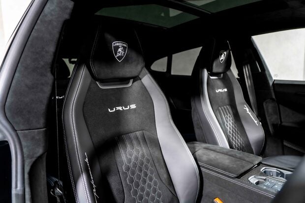 Lamborghini Urus V8 PERFORMANTE. FULL PPF. PANORAMIC ROOF. HEATED, COOLED & MASSAGE SEATS. 2