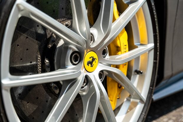 Ferrari 488 Pista FULL FSH. CARBON FIBRE INT & PACK. HISTORIC PAINTWORK. 5