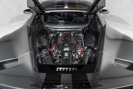Ferrari 488 Pista FULL FSH. CARBON FIBRE INT & EXT PACK. HISTORIC PAINTWORK. 43