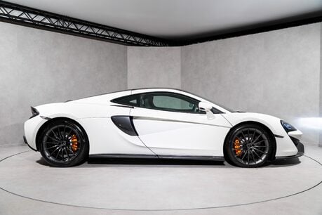 McLaren 570GT V8 SSG. GLASS PANORAMIC ROOF. LIFT SYSTEM. HEATED SEATS. REAR CAMERA. 7