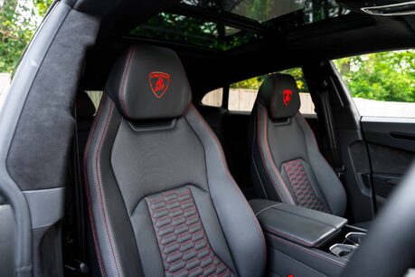 Lamborghini Urus V8 S. HEATED, COOLED & MASSAGE SEATS. PANORAMIC ROOF. B&O. TOPAZ FRONT PPF. 8
