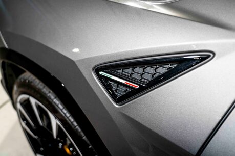 Lamborghini Urus V8 S. HEATED, COOLED & MASSAGE SEATS. PANORAMIC ROOF. B&O. TOPAZ FRONT PPF. 24