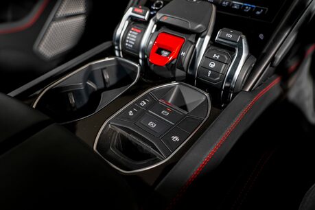 Lamborghini Urus V8 S. HEATED, COOLED & MASSAGE SEATS. PANORAMIC ROOF. B&O. TOPAZ FRONT PPF. 31