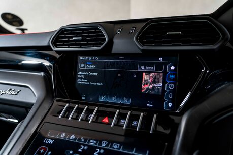 Lamborghini Urus V8 S. HEATED, COOLED & MASSAGE SEATS. PANORAMIC ROOF. B&O. TOPAZ FRONT PPF. 39