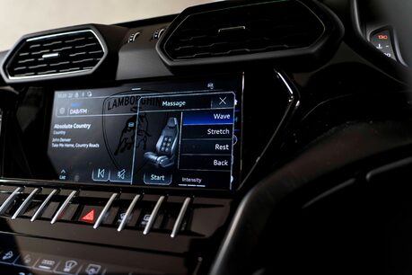 Lamborghini Urus V8 S. HEATED, COOLED & MASSAGE SEATS. PANORAMIC ROOF. B&O. TOPAZ FRONT PPF. 35