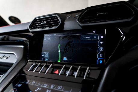 Lamborghini Urus V8 S. HEATED, COOLED & MASSAGE SEATS. PANORAMIC ROOF. B&O. TOPAZ FRONT PPF. 40