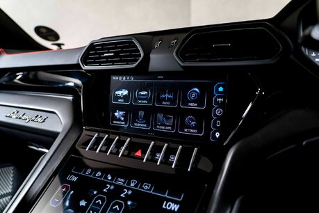 Lamborghini Urus V8 S. HEATED, COOLED & MASSAGE SEATS. PANORAMIC ROOF. B&O. TOPAZ FRONT PPF. 41