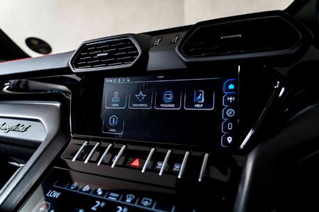 Lamborghini Urus V8 S. HEATED, COOLED & MASSAGE SEATS. PANORAMIC ROOF. B&O. TOPAZ FRONT PPF. 42