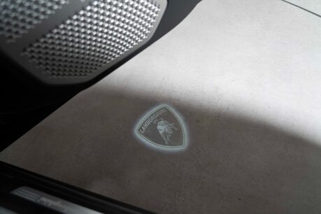 Lamborghini Urus V8 S. HEATED, COOLED & MASSAGE SEATS. PANORAMIC ROOF. B&O. TOPAZ FRONT PPF. 48