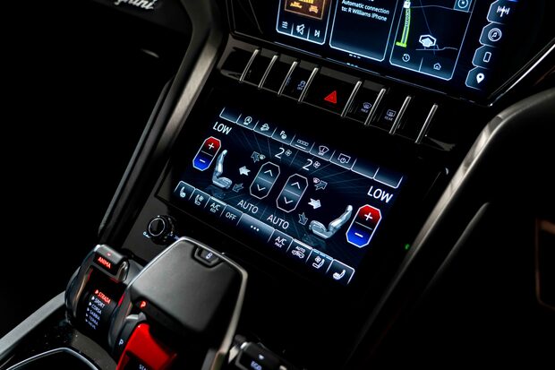 Lamborghini Urus V8 S. HEATED, COOLED & MASSAGE SEATS. PANORAMIC ROOF. B&O. TOPAZ FRONT PPF. 4