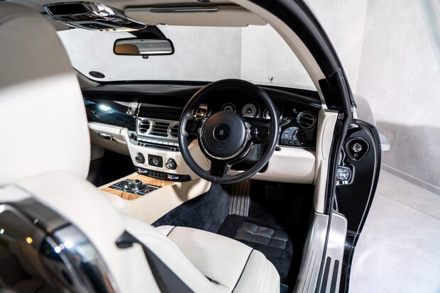 Rolls-Royce Wraith V12. VOSSEN WHEELS. GLASS PANORAMIC ROOF. MASSAGE SEATS. 3