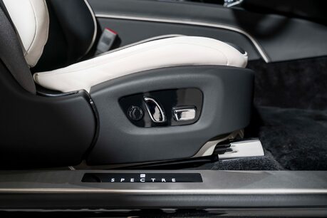 Rolls-Royce Spectre SHOOTING STAR STARLIGHT. MASSAGE, HEATED & COOLED SEATS. BESPOKE INTERIOR 25