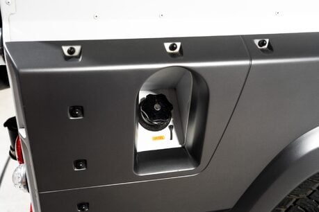 Land Rover Defender CHELSEA TRUCK CO 'WIDE TRACK BODY KIT' KHAN CONVERSION. APPLE CARPLAY 41
