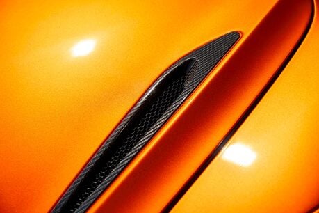 McLaren 720S WARRANTY. FULL MSH. ELITE PAINTWORK. CARBON EXTERIOR UPGRADE PACK 1. LIFT. 8