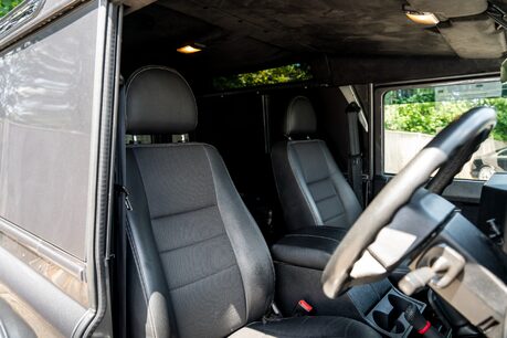 Land Rover Defender 90 TD HARD TOP XS. JUST SERVICED. SAWTOOTH ALLOYS. HARD TOP. 8