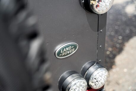 Land Rover Defender 90 TD HARD TOP XS. JUST SERVICED. SAWTOOTH ALLOYS. HARD TOP. 6
