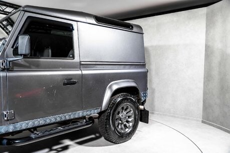 Land Rover Defender 90 TD HARD TOP XS. JUST SERVICED. SAWTOOTH ALLOYS. HARD TOP. 31