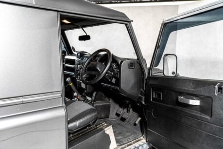 Land Rover Defender 90 TD HARD TOP XS. JUST SERVICED. SAWTOOTH ALLOYS. HARD TOP. 10
