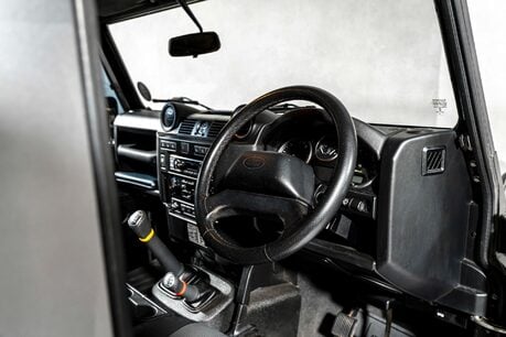 Land Rover Defender 90 TD HARD TOP XS. JUST SERVICED. SAWTOOTH ALLOYS. HARD TOP. 11