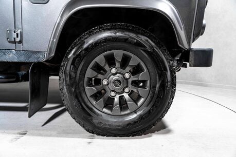 Land Rover Defender 90 TD HARD TOP XS. JUST SERVICED. SAWTOOTH ALLOYS. HARD TOP. 9