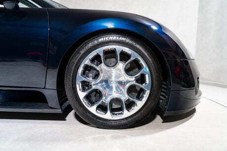 Bugatti Veyron GRAND SPORT. SERVICE PACK. EX BUGATTI DISPLAY CAR. OUTSTANDING PROVENANCE. 12