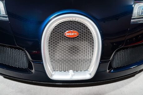 Bugatti Veyron GRAND SPORT. SERVICE PACK. EX BUGATTI DISPLAY CAR. OUTSTANDING PROVENANCE. 32