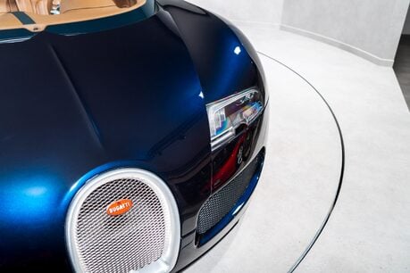 Bugatti Veyron GRAND SPORT. SERVICE PACK. EX BUGATTI DISPLAY CAR. OUTSTANDING PROVENANCE. 33