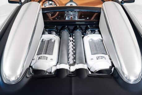Bugatti Veyron GRAND SPORT. SERVICE PACK. EX BUGATTI DISPLAY CAR. OUTSTANDING PROVENANCE. 40