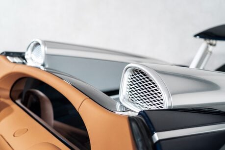 Bugatti Veyron GRAND SPORT. SERVICE PACK. EX BUGATTI DISPLAY CAR. OUTSTANDING PROVENANCE. 44