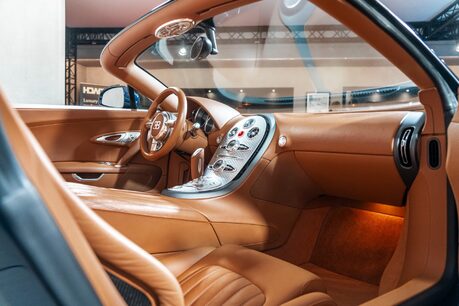 Bugatti Veyron GRAND SPORT. SERVICE PACK. EX BUGATTI DISPLAY CAR. OUTSTANDING PROVENANCE. 17
