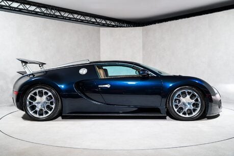 Bugatti Veyron GRAND SPORT. SERVICE PACK. EX BUGATTI DISPLAY CAR. OUTSTANDING PROVENANCE. 10