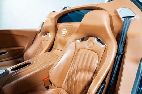 Bugatti Veyron GRAND SPORT. SERVICE PACK. EX BUGATTI DISPLAY CAR. OUTSTANDING PROVENANCE. 23