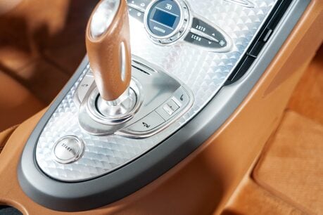 Bugatti Veyron GRAND SPORT. SERVICE PACK. EX BUGATTI DISPLAY CAR. OUTSTANDING PROVENANCE. 68