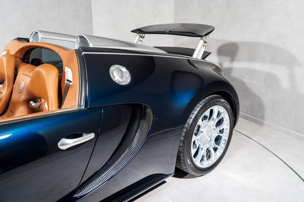 Bugatti Veyron GRAND SPORT. SERVICE PACK. EX BUGATTI DISPLAY CAR. OUTSTANDING PROVENANCE. 3